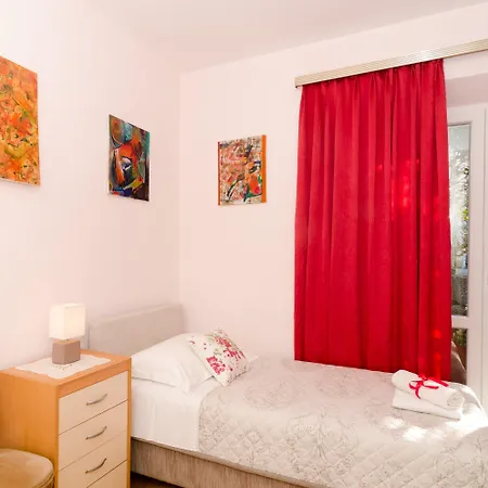 Апартаменты Red Orange *