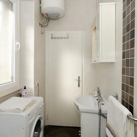 Red Orange Daire Dubrovnik