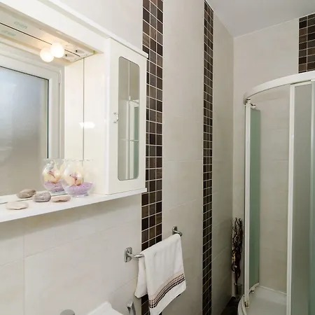 Red Orange Lägenhet *