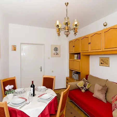 Apartment Red Orange *